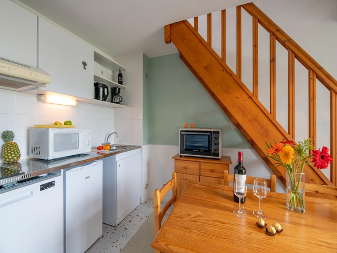 Private kitchen, Duplex Apartment in Carcans Near Beach, Gironde