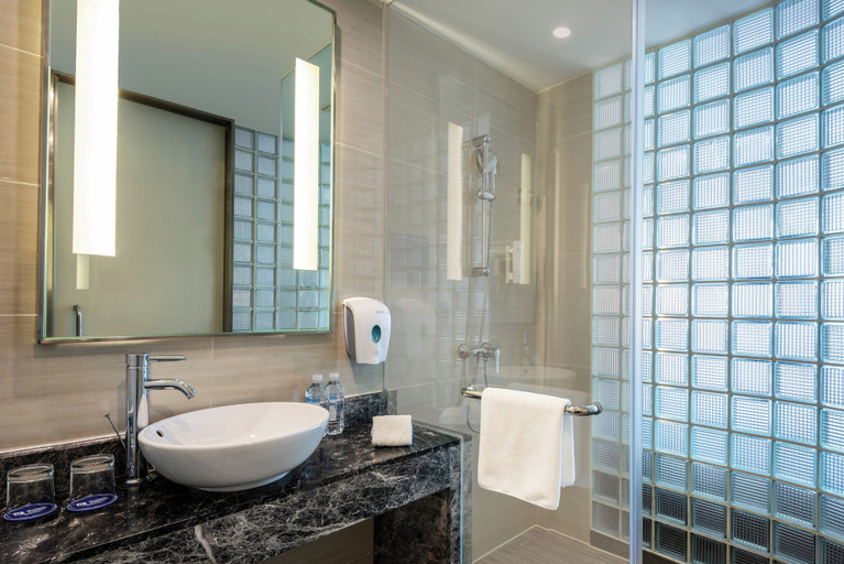 Bathroom 5, Holiday Inn Express SHANGHAI NEW JINQIAO by IHG, Shanghai