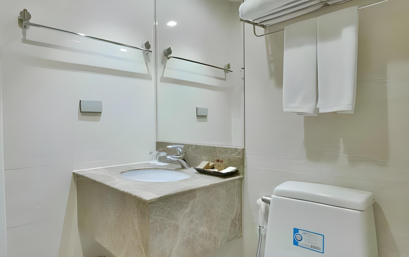 Bathroom 4, Prestige Suites Nana, Wattana
