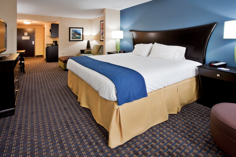 Bedroom 3, Holiday Inn Express & Suites LARGO-CLEARWATER by IHG, Pinellas