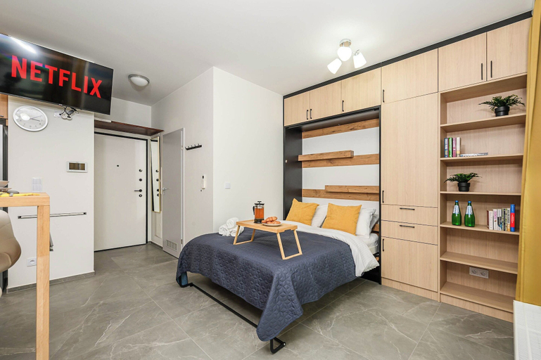 Room 4, Lush Home Near Varso Tower, Warsaw