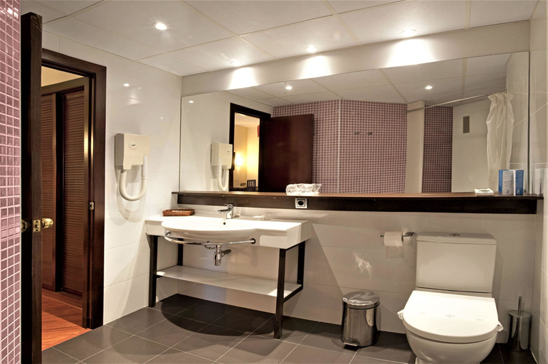 Bathroom 5, Hotel Bernat II, Barcelona