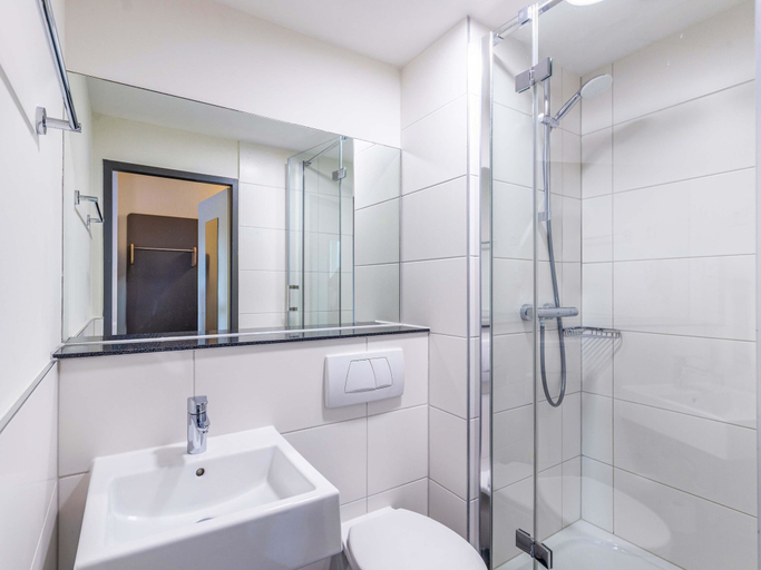 Bathroom, B&B HOTEL Bochum Hbf-Nord, Bochum