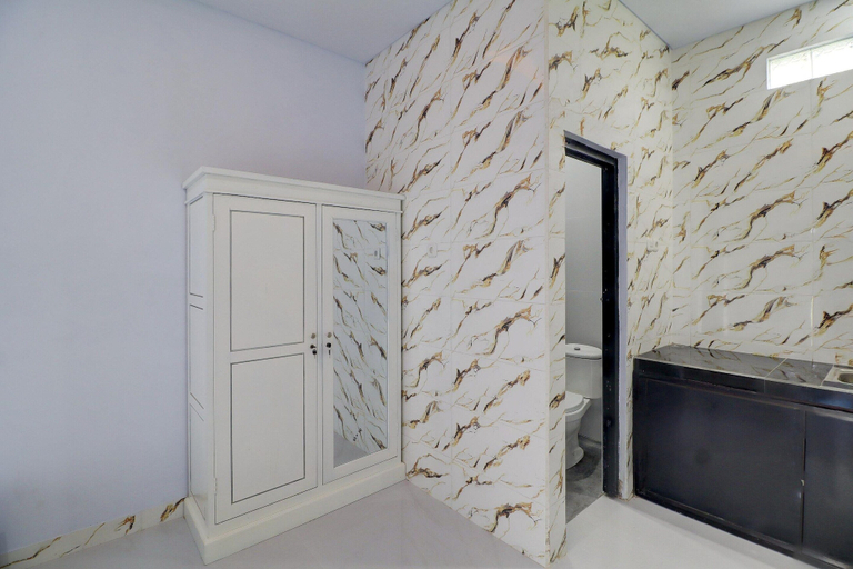 Room 2, Elegant Deluxe DBL Retreat Near Mangusada Hospital, Badung