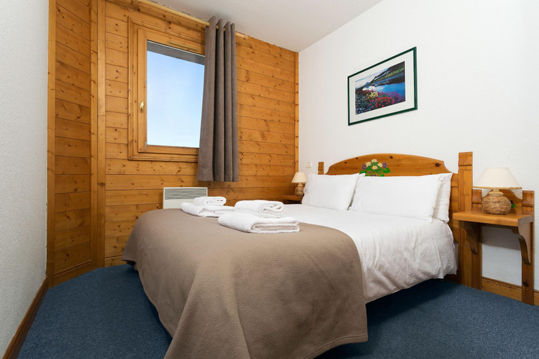Bedroom 3, Madame Vacances Les Chalets des Alpages, Savoie