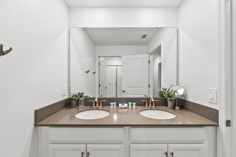 Bathroom 3, 1112 Kingsbarn Street, Osceola