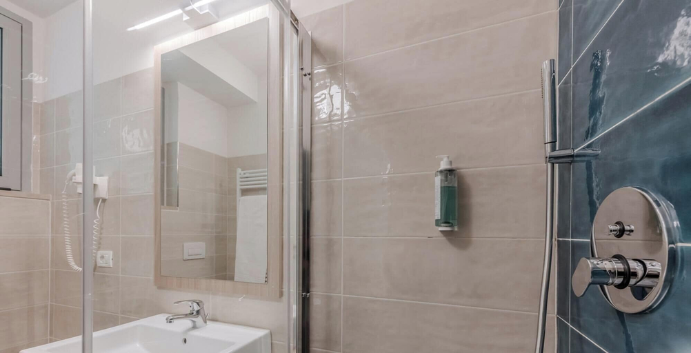 Bathroom 4, HOTIDAY Apartments Desenzano, Brescia