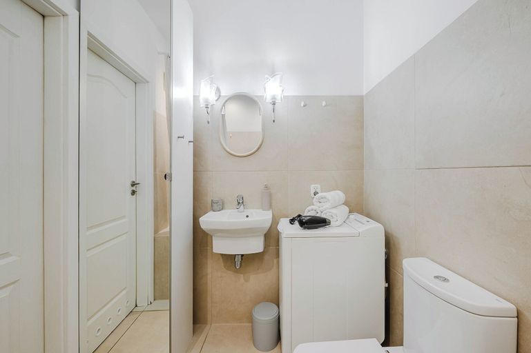 Bathroom 4, Holiday Home by Lampaul Beach With Garden, Warsaw