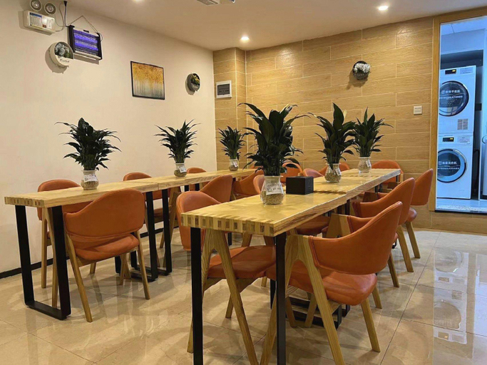 Food & Drinks 5, 7 Days Premium Guangzhou Shangxiajiu Chenjiaci Metro Station, Guangzhou