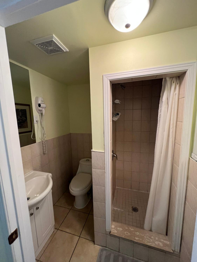 Bathroom 5, Keppner Guesthouse, Toronto