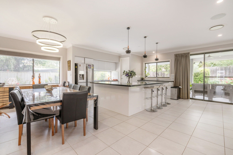 Private kitchen 4, Charming 4-bed Getaway With Pool & Garden Oasis, Canberra