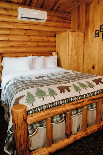 Bedroom 2, North Forty Resort, Flathead