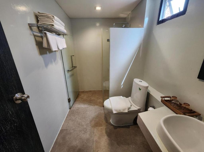Bathroom 5, Eco Moment Beach Resort, Ban Laem
