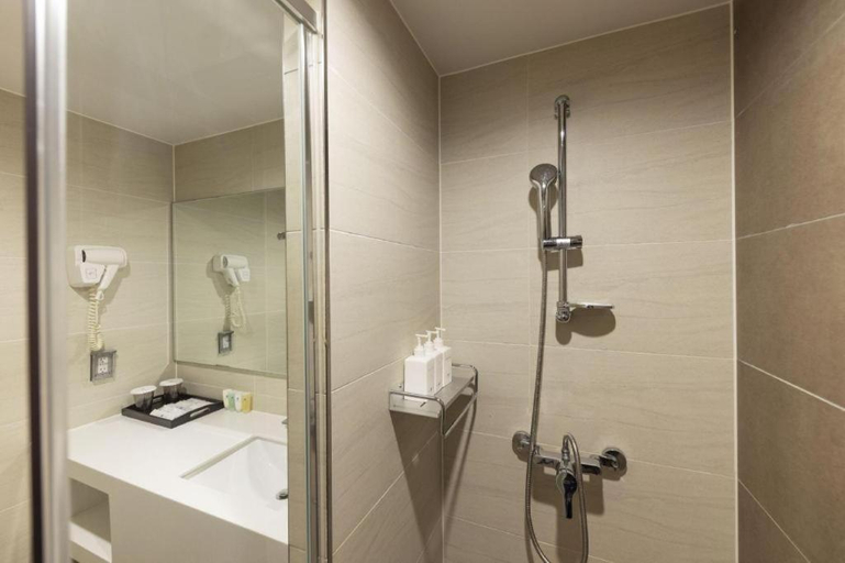 Bathroom 5, Saipan World Resort, Saipan