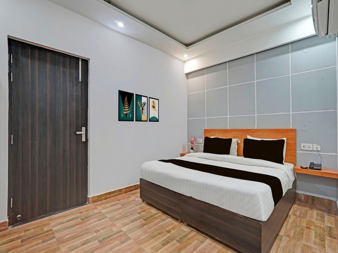 Room 5, Deluxe Townhouse Sector 9 Gurgaon, Gurgaon