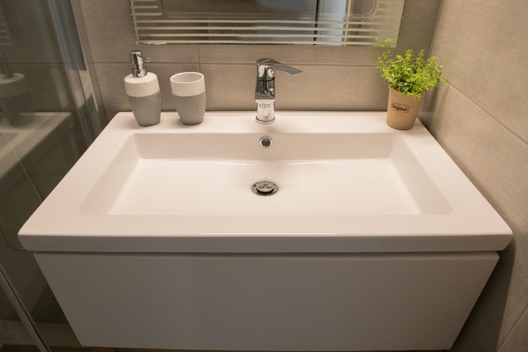 Bathroom 2, The Blue apartment in the heart of Heraklion, Crete