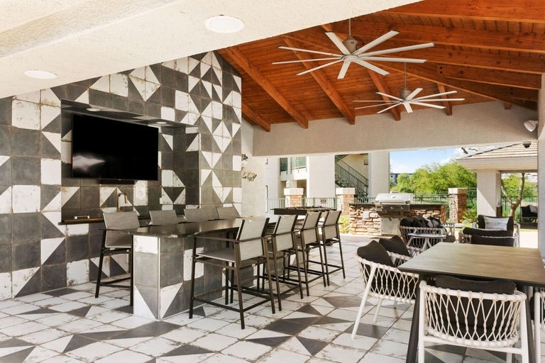 Food & Drinks, CozySuites at Kierland Commons, Maricopa