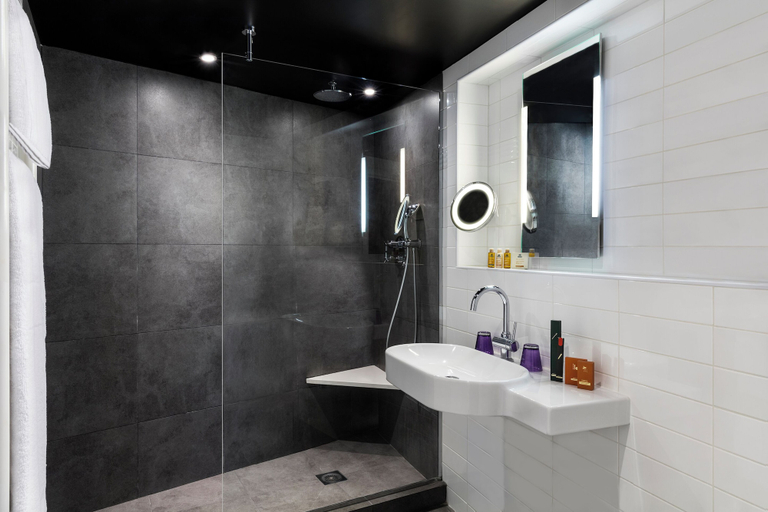 Bathroom 4, Hotel Louvre Saint Honoré, Paris
