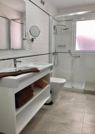 Bathroom 5, Holiday Club Jardin Amadores, Las Palmas