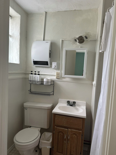 Bathroom 3, Major League Motor Inn, Otsego