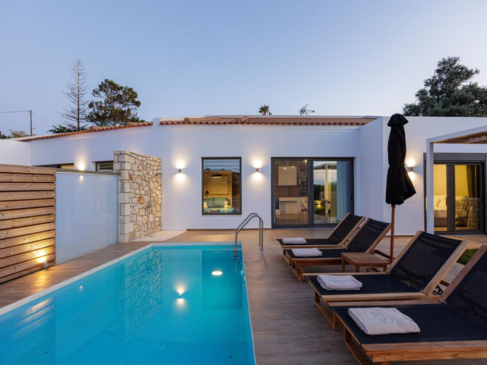 3, Villa in Sfakaki with Private Pool  Beach Access, Crete