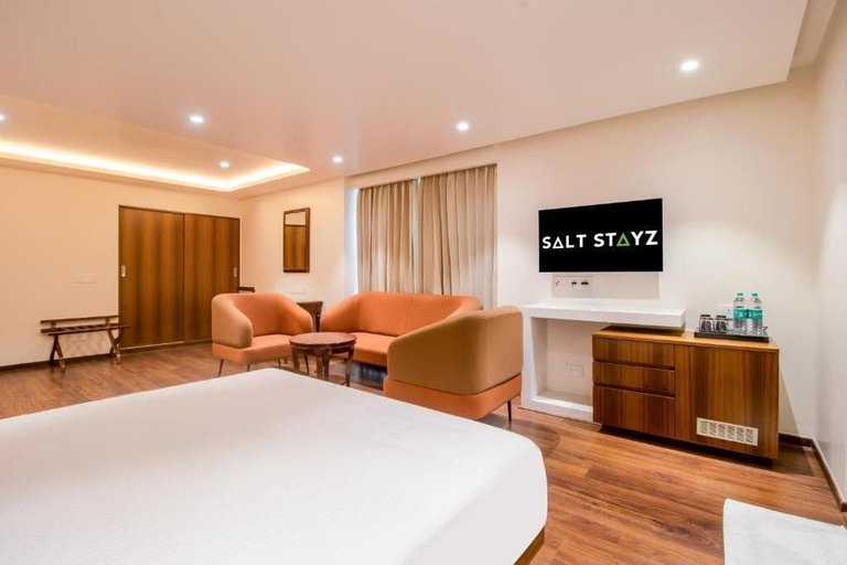 Room 2, Saltstayz Premier - Bengaluru Hebbal Airport Road, Bangalore