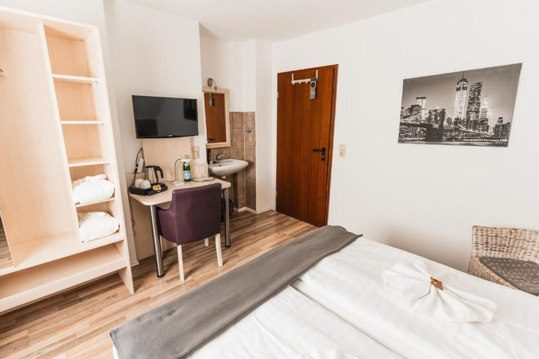 Bedroom 2, Hotel Restaurant Cala Luna, Marburg-Biedenkopf
