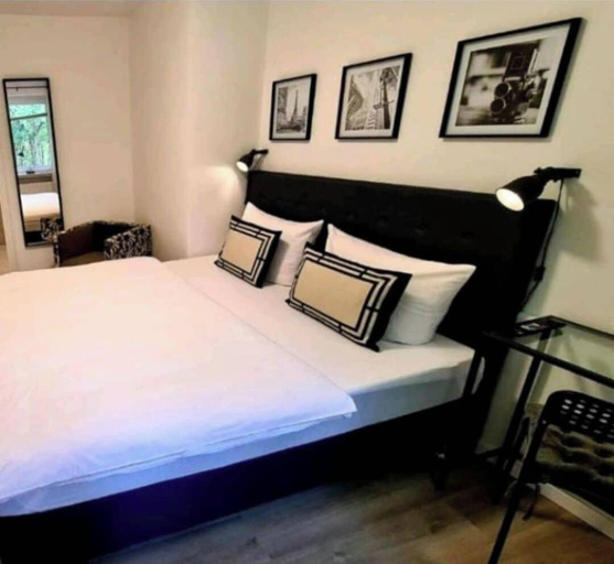 Bedroom 3, Moes Hotel, Gütersloh