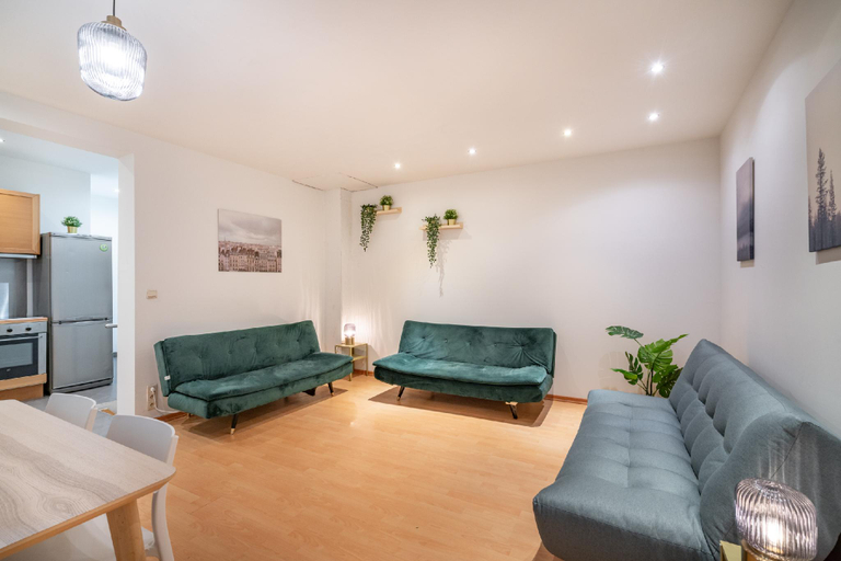 Others 4, Lively City Getaway for 10 Near Meir, Antwerpen