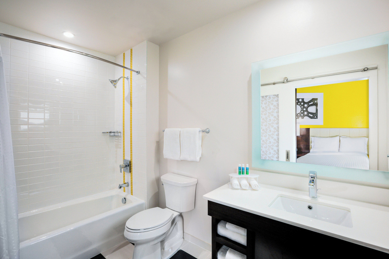 Bathroom 5, Holiday Inn Express SAN FRANCISCO UNION SQUARE by IHG, San Francisco