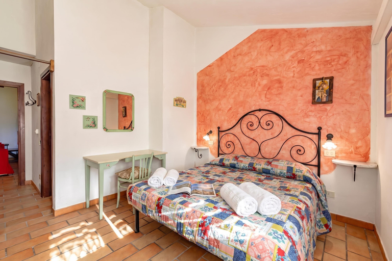 Bedroom 4, Rosehip apt with shared pool, Perugia