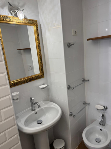 Bathroom 3, Suite Sarandrea, Rome