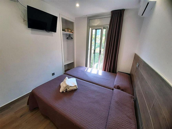 Bedroom 4, Pension San Ramon, Barcelona