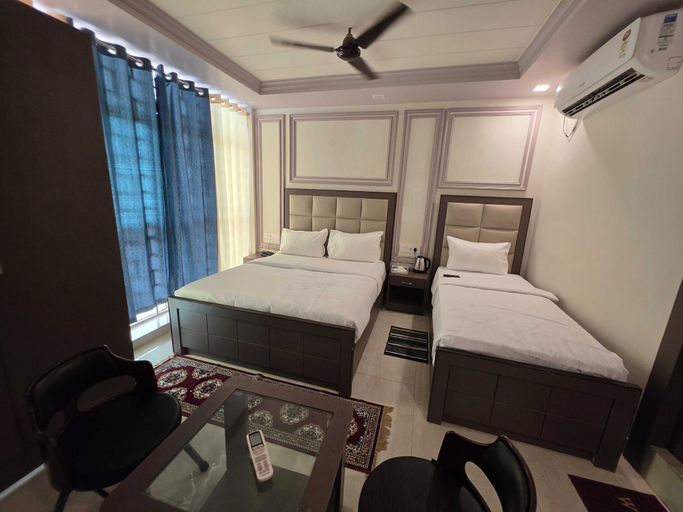 Room 5, Super Deluxe Room Mauji's, Kaushambi