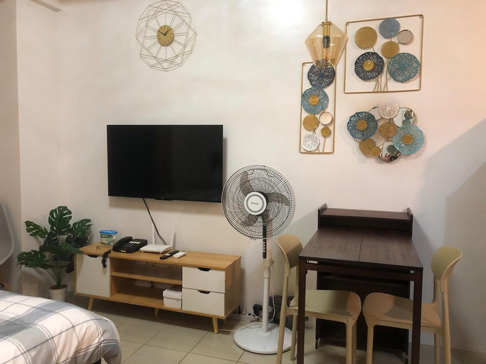 Bedroom 2, Cozy Staycation Unit at Pioneer Woodlands MRT Boni, Manila City