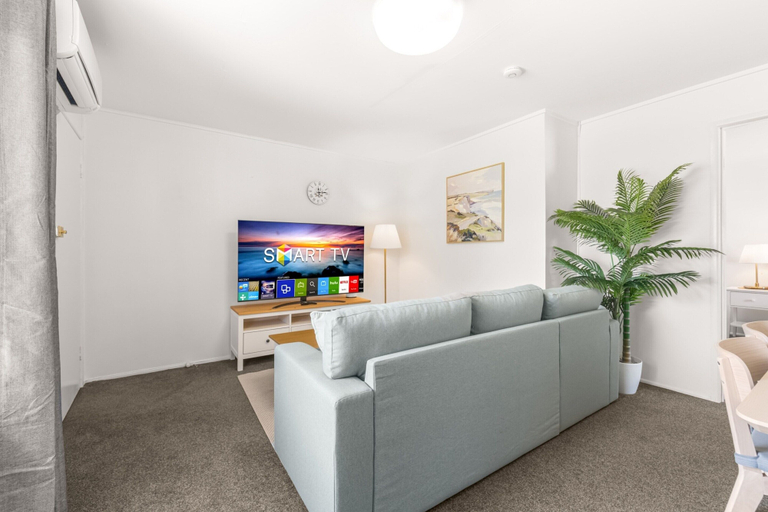 Living room 4, Peaceful 1-bed Apartment in Kedron With Parking, Kedron