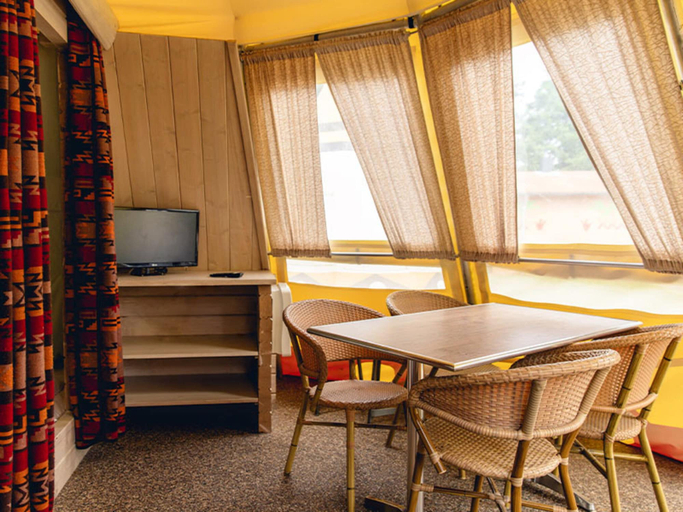 Dining, Deluxe Tent-style Vacation Retreat for 6, Hardenberg