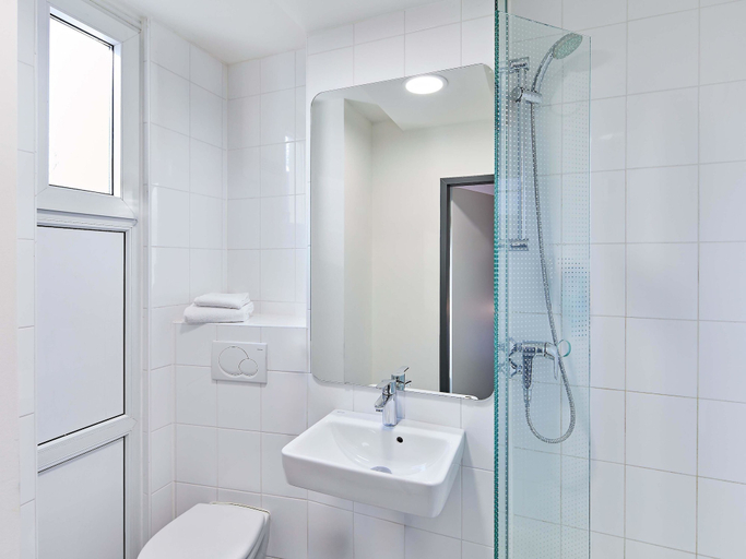 Bathroom 5, B&B Hotel Bonn-City, Bonn