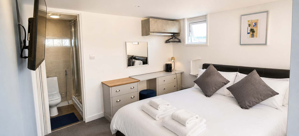 Room 4, 5BR Home Near Windsor Castle Legoland, Slough