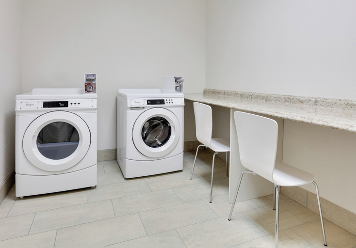Bathroom 5, Holiday Inn Express & Suites DUBLIN by IHG, Laurens