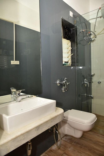 Bathroom 5, Sterling Stolen Heaven Lonavala , Pune