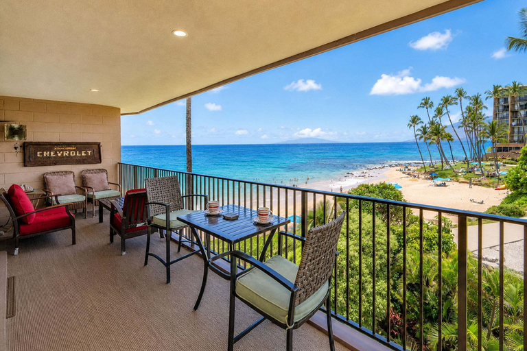 Outdoor dining 4, Oceanfront Hale Hui Kai 313 Large Lanai, AC, Incredible Views on Keawakapu Beach, Maui