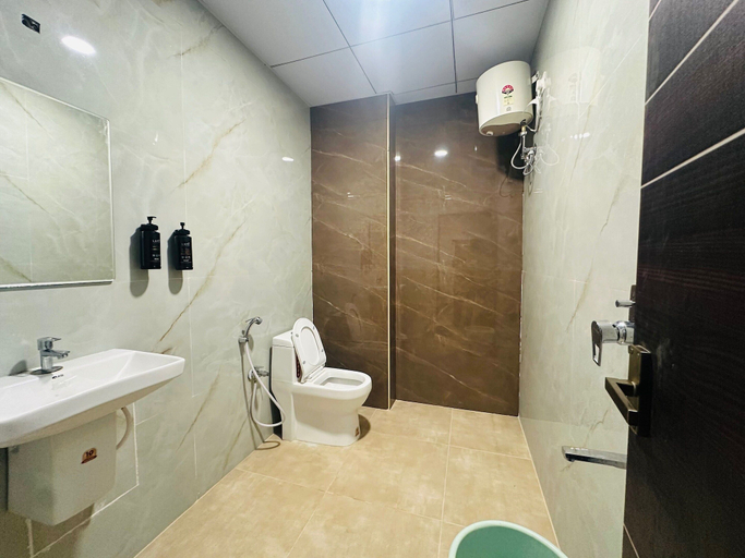 Bathroom 5, Classic Aditya Grand Inn, Guntur