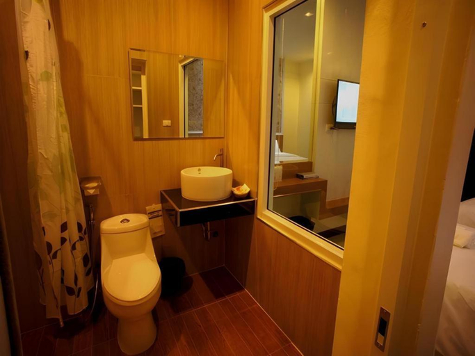 Bathroom 4, Ido Boutique Suite, Hat Yai