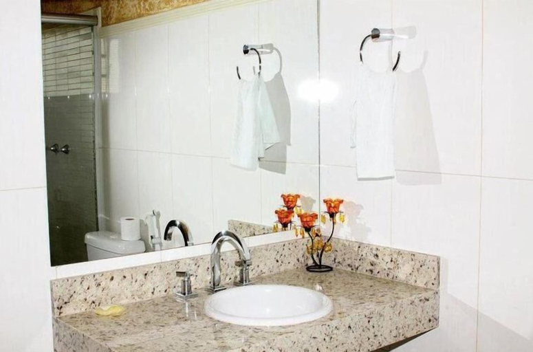 Bathroom 4, Village Hotel, Cáceres
