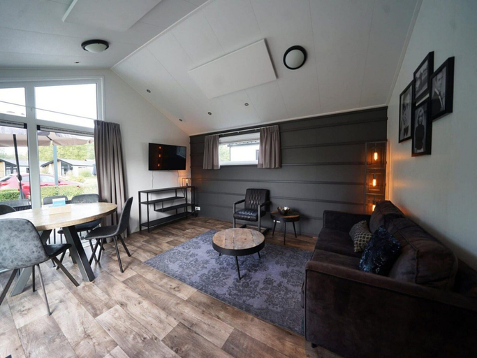Living room 3, Cozy Kaatsheuvel Chalet, Loon op Zand