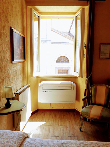 Others 4, Cappone B&B, Rimini