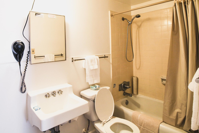 Bathroom 4, Royal Grove Waikiki, Honolulu