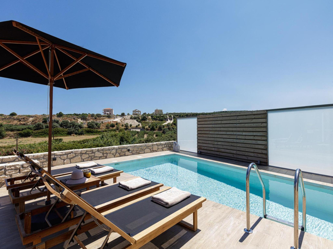 2, Villa in Sfakaki with Private Pool  Beach Access, Crete