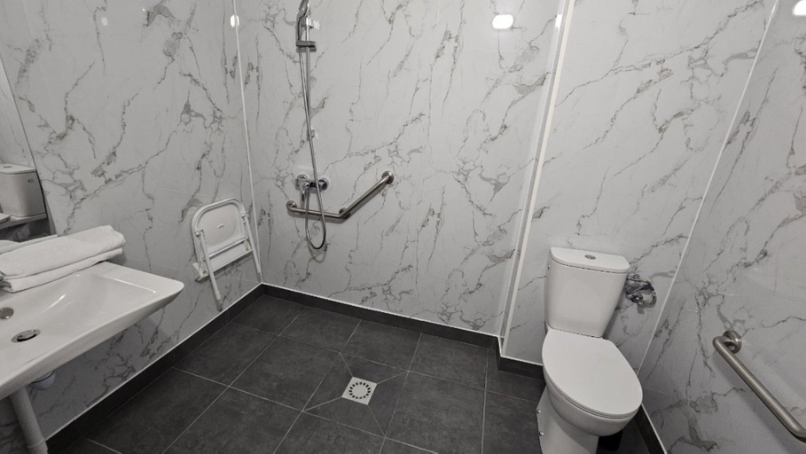 Bathroom 5, Kyriad ECO - Tours Nord, Indre-et-Loire